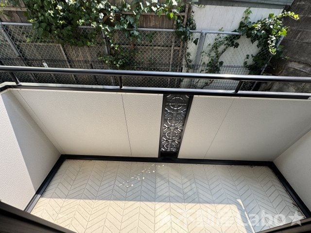 徳島市安宅２丁目のアパートのバルコニー
