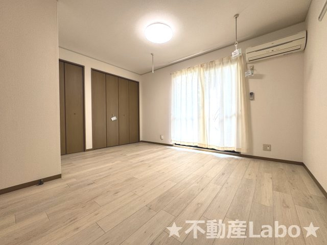 徳島市安宅２丁目のアパートの居間・リビング