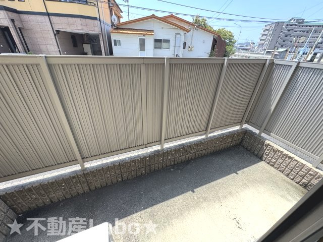 徳島市北沖洲１丁目のアパートのバルコニー