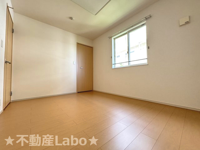 徳島市南庄町３丁目のアパートの洋室