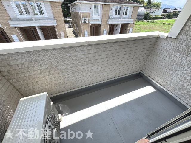 徳島市南庄町３丁目のアパートのバルコニー