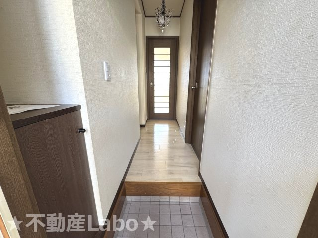 徳島市名東町１丁目のアパートの玄関