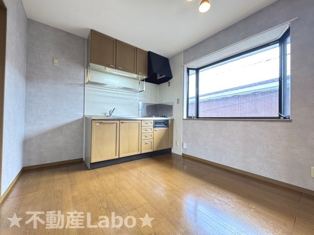 徳島市名東町３丁目のアパートのキッチン