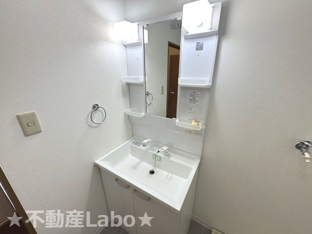 徳島市名東町３丁目のアパートの洗面所