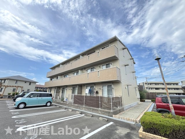 徳島市東吉野町３丁目のアパートの駐車場