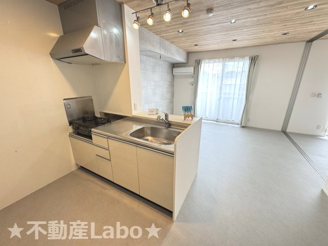 徳島市東吉野町３丁目のアパートのキッチン