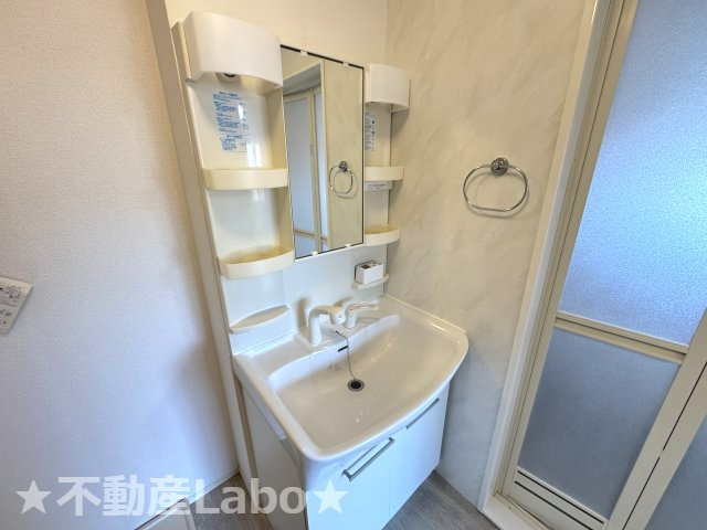 徳島市東吉野町３丁目のアパートの洗面所