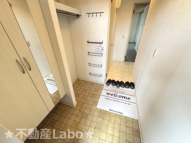 徳島市東吉野町３丁目のアパートの玄関