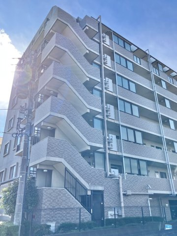 ベルドゥムール草加中央東の外観