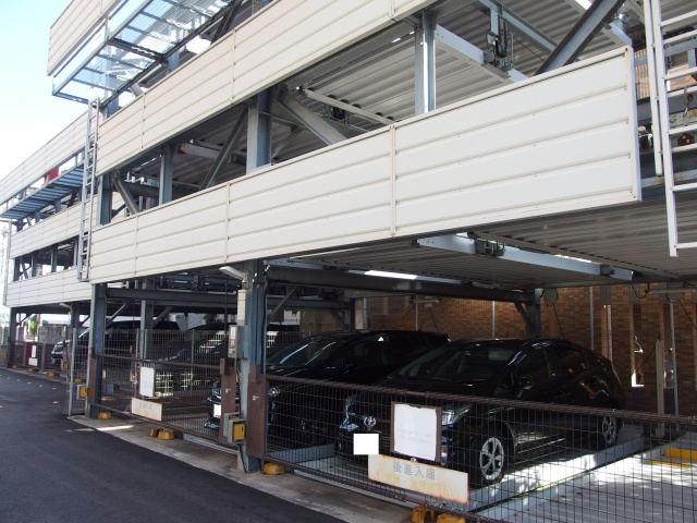 シャトレー康生ツインズ南館の駐車場