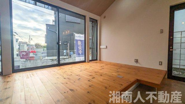 藤沢市片瀬３丁目６－３５戸建ての居間・リビング|ゆったり過ごせる居間です