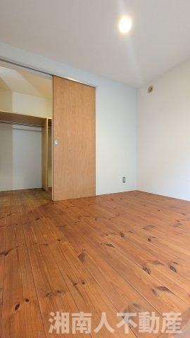 藤沢市片瀬３丁目６－３５戸建ての洋室|落ち着いた色調の洋室です