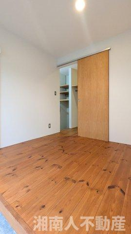 藤沢市片瀬３丁目６－３５戸建ての洋室|落ち着いた色調の洋室です