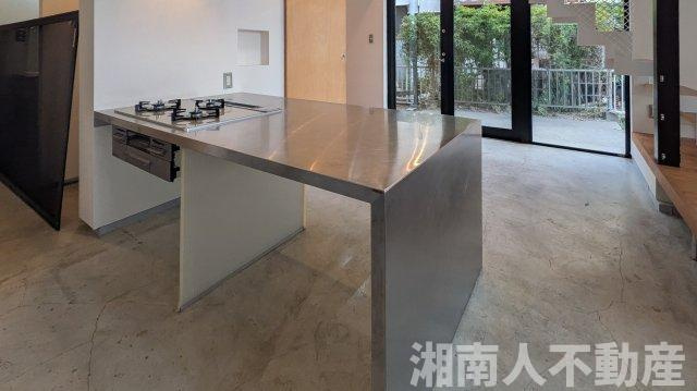 藤沢市片瀬３丁目６－３５戸建ての居間・リビング|ゆったり過ごせる居間です