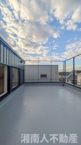 藤沢市片瀬３丁目６－３５戸建てのバルコニー|落ち着いた時間を過ごせるバルコニーです