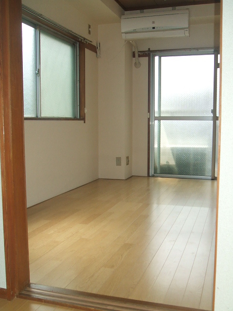 ベルシャトルの居間・リビング