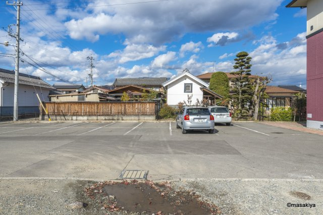 フェニックス・SIの駐車場