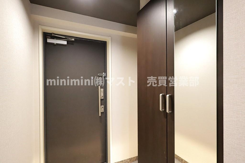 アルス八尾本町の玄関