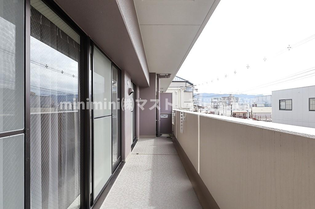 アルス八尾本町のバルコニー