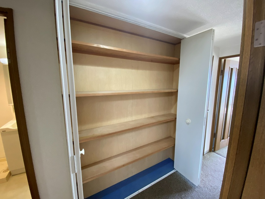 グランプレステージ西明石の収納|廊下にある収納スペース　意外と便利