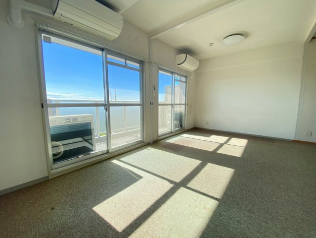 グランプレステージ西明石の居間・リビング|LDK　日当たりの良さがよくわかります