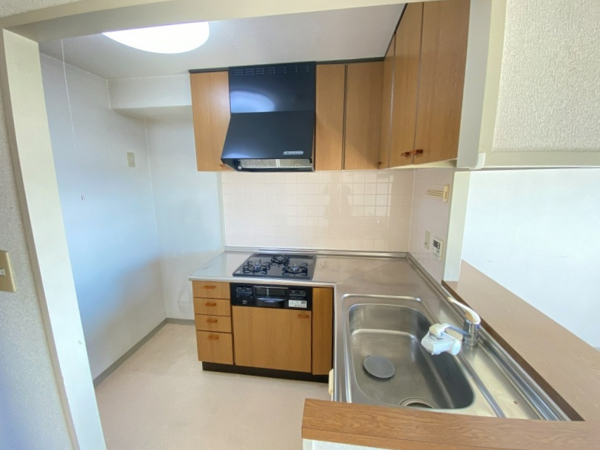 グランプレステージ西明石のキッチン|右奥が冷蔵庫置き場