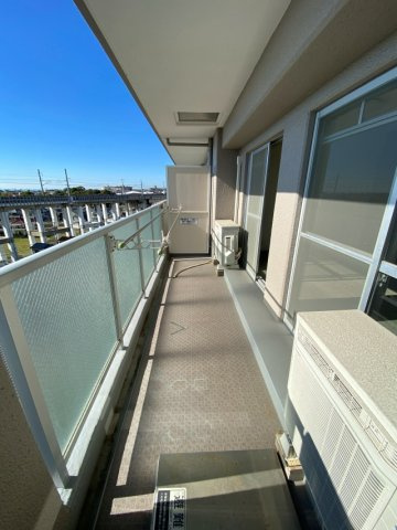 グランプレステージ西明石のバルコニー|日当たりのよいバルコニー　洗濯物もよく乾きそう