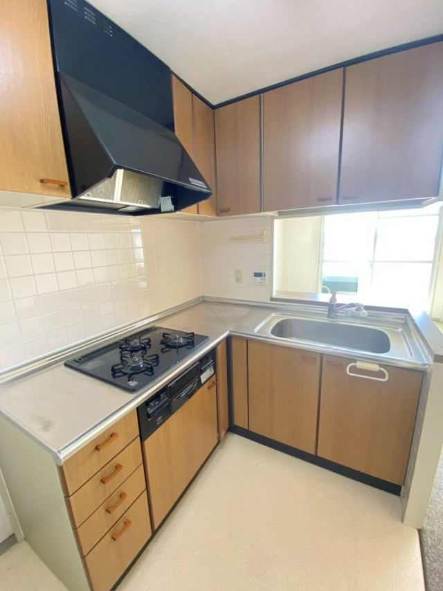 グランプレステージ西明石のキッチン|明るく、使いやすくL型カウンターキッチン