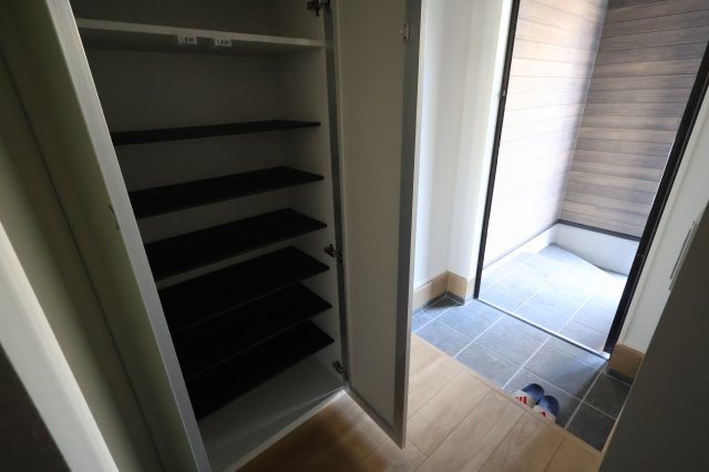 《仲介手数料無料》浦和区針ヶ谷１丁目14新築一戸建てKEIAI GRACEの玄関