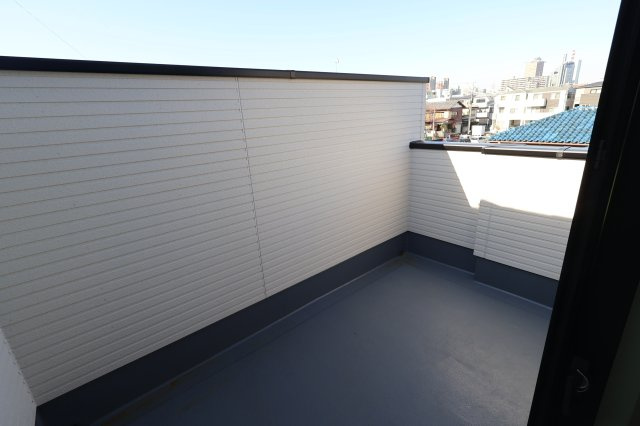 《仲介手数料無料》浦和区針ヶ谷１丁目14新築一戸建てKEIAI GRACEのバルコニー