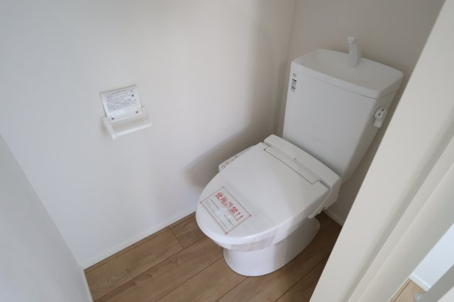 《仲介手数料無料》浦和区針ヶ谷１丁目14新築一戸建てKEIAI GRACEのトイレ