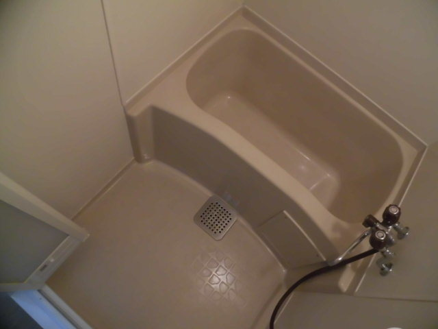 【浴室】 | バストイレ別なので湯船に浸かりしっかり疲れを癒して下さい