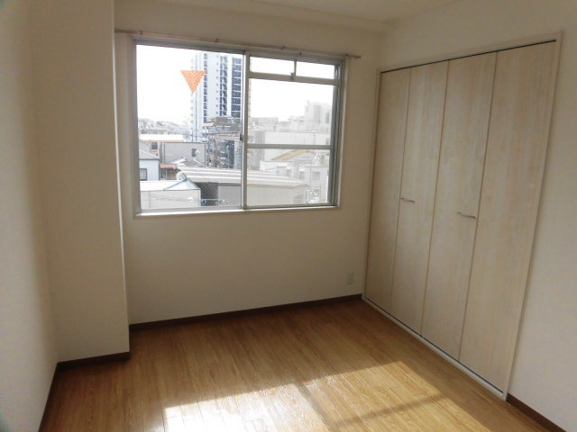 【居間・リビング】 | 光の差し込む明るいお部屋です