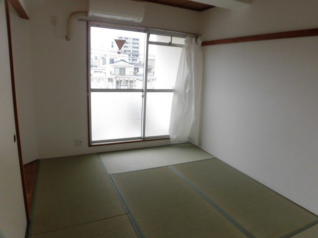 【居間・リビング】 | 畳の綺麗な和室です