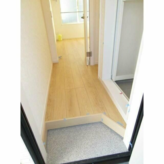 ネクサス新宿戸山公園の玄関