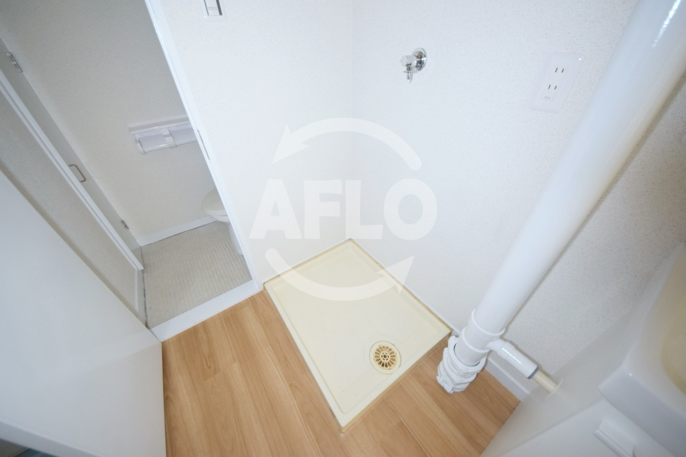 ビラ・イノウエの設備|ビラ・イノウエ　リビング・洗濯機置き場