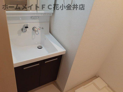 【洗面所】 | ヴェルメイユ | 明るい洗面所です