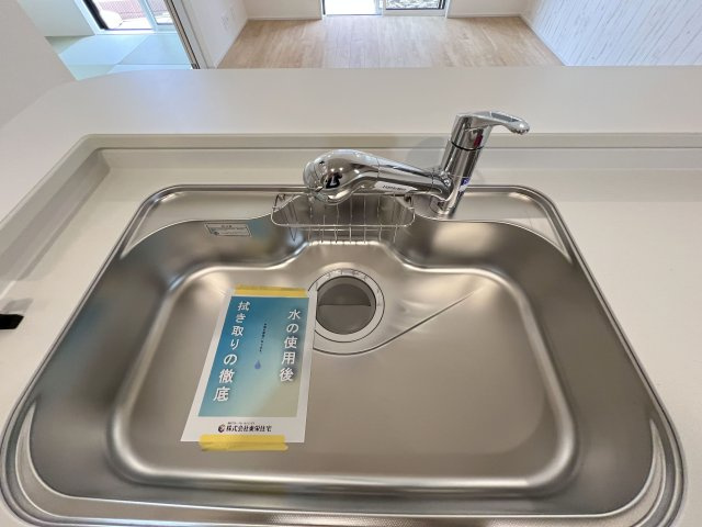 福生市福生　新築戸建全2棟のキッチン|浄水器付きシンク