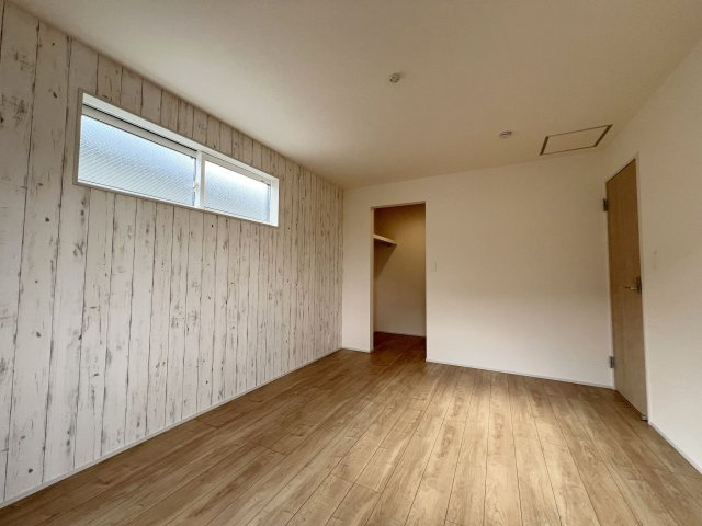 福生市福生　新築戸建全2棟の洋室|【洋室2】7.875帖　季節物の衣類もスッキリ収納できるウォークインクロゼット付き！