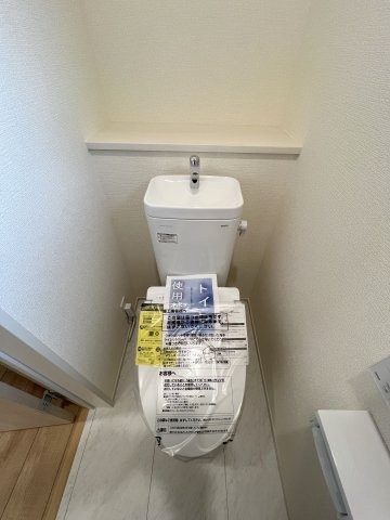 福生市福生　新築戸建全2棟のトイレ|2階温水シャワートイレ