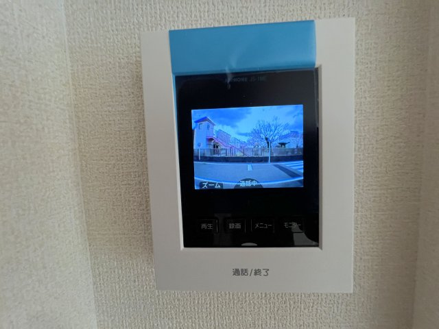福生市福生　新築戸建全2棟のその他|モニター付きインターホンあり。急な来客でも室内から顔が確認できると安心ですよね