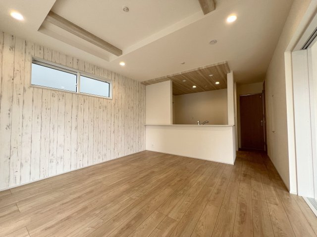 福生市福生　新築戸建全2棟の居間・リビング|LDK14.0帖