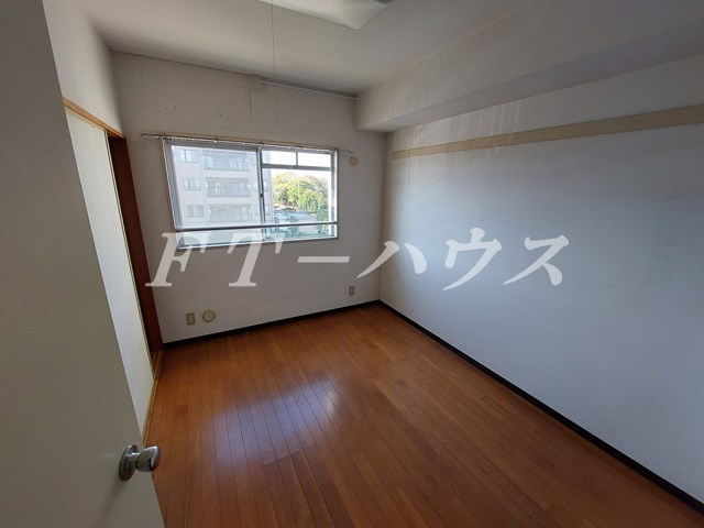 メゾンベルウッドの居間・リビング