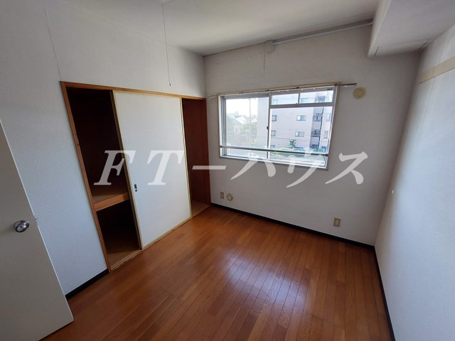 メゾンベルウッドの居間・リビング