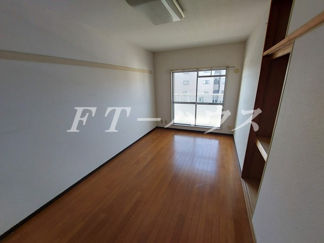 メゾンベルウッドの居間・リビング