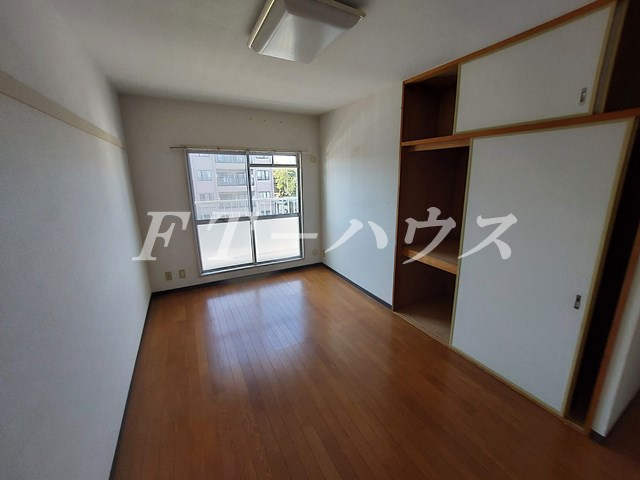 メゾンベルウッドの居間・リビング