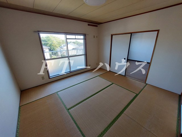 メゾンベルウッドの和室