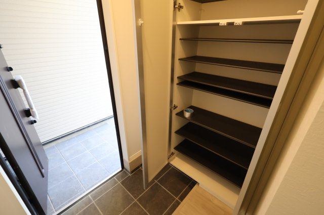 《仲介手数料無料》浦和区針ヶ谷１丁目14新築一戸建てKEIAI GRACEの玄関