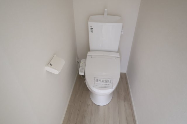 《仲介手数料無料》浦和区針ヶ谷１丁目14新築一戸建てKEIAI GRACEのトイレ