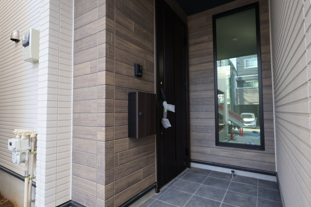 《仲介手数料無料》浦和区針ヶ谷１丁目14新築一戸建てKEIAI GRACEの玄関